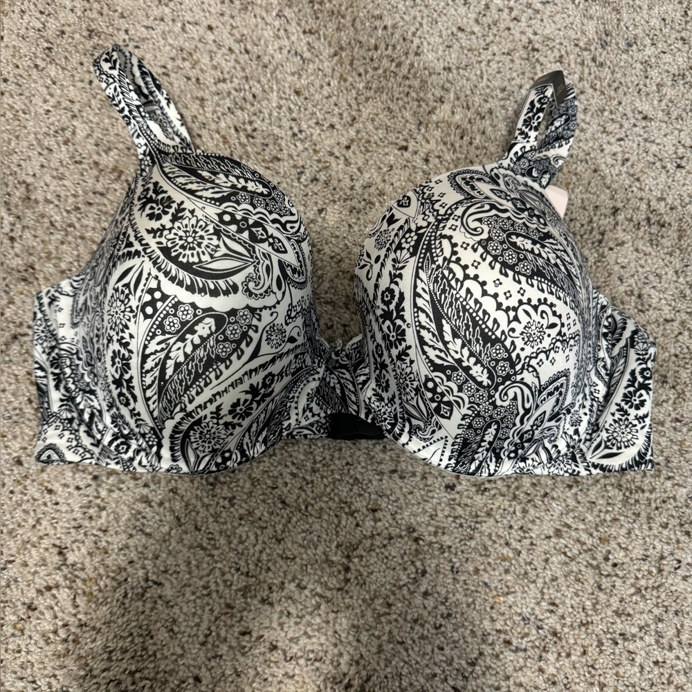 NWT Victoria’s Secret Paisley Print Bra